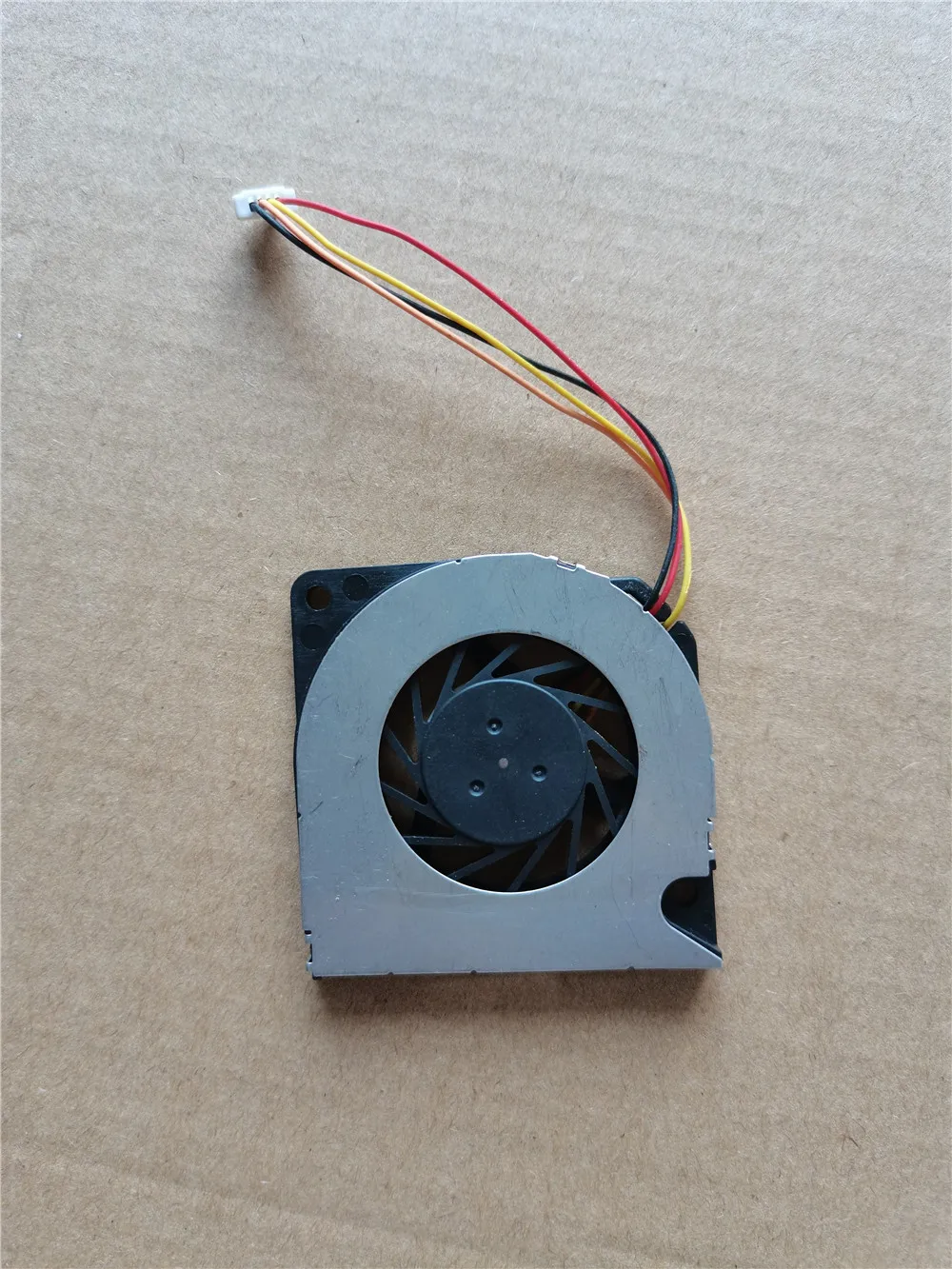 الأصلي مروحة تبريد وحدة المعال - مراجعة Cpu Fan وسعره