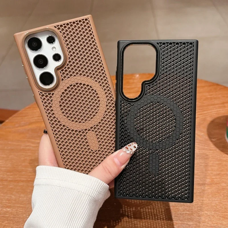 غطاء شحن لاسلكي مغناطيسي مع شب - مراجعة Heatsink وسعره